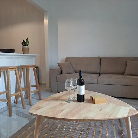 Downtown Platanos Lägenhet *