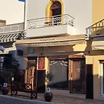 Downtown Platanos Apartman