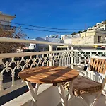 Downtown Platanos Apartman