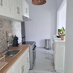 Downtown Platanos Apartman