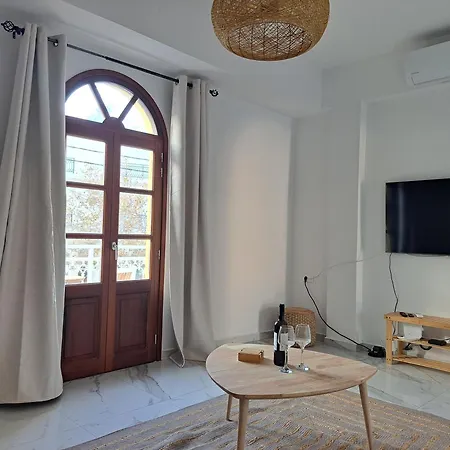 Apartment Downtown Platanos Panteli