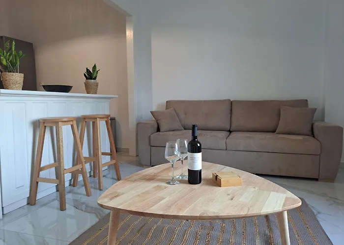 Downtown Platanos Apartment *