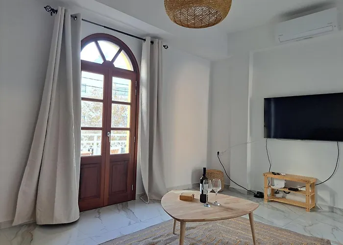 Apartment Downtown Platanos Panteli