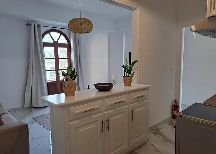 Apartment Downtown Platanos Panteli