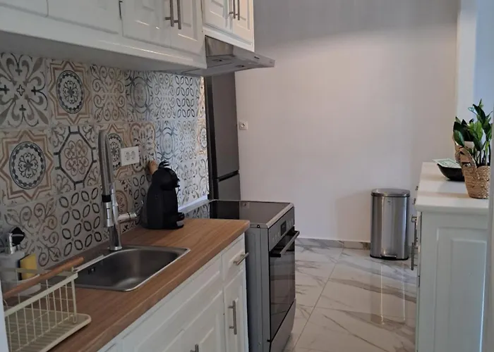 Downtown Platanos Apartment Panteli